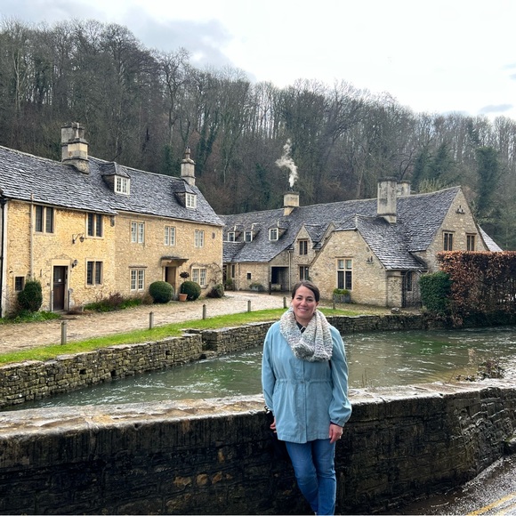 Meet your Posher, Lizzy - Picture 2 of 2